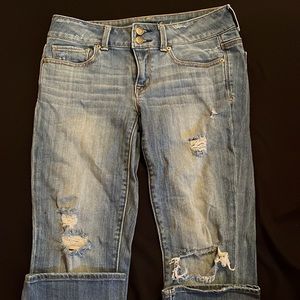 American Eagle. Size 6. Blue jeans.